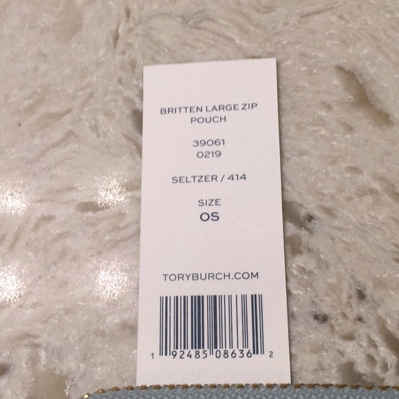 ❌SOLD❌Tory Burch Britten Lrg zip Wristlet, Seltzer - Picture 8 of 8